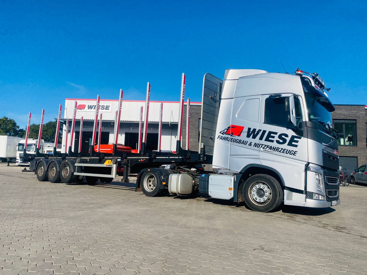 PAVIC Holzauflieger mit Schemel und Rungen - Rönkszállító félpótkocsi: 2 kép. PAVIC Holzauflieger mit Schemel und Rungen - Rönkszállító félpótkocsi: 2 kép.