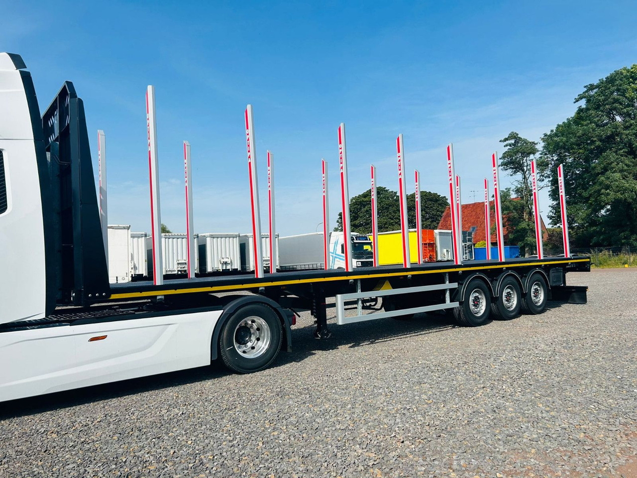 PAVIC PRSH27 Plateau Rungen Schnellwechselsystem - Rönkszállító félpótkocsi: 1 kép. PAVIC PRSH27 Plateau Rungen Schnellwechselsystem - Rönkszállító félpótkocsi: 1 kép.