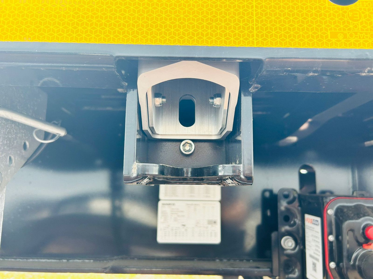 Rönkszállító félpótkocsi PAVIC PRSH27 Plateau Rungen Schnellwechselsystem: 8 kép. Rönkszállító félpótkocsi PAVIC PRSH27 Plateau Rungen Schnellwechselsystem: 8 kép.