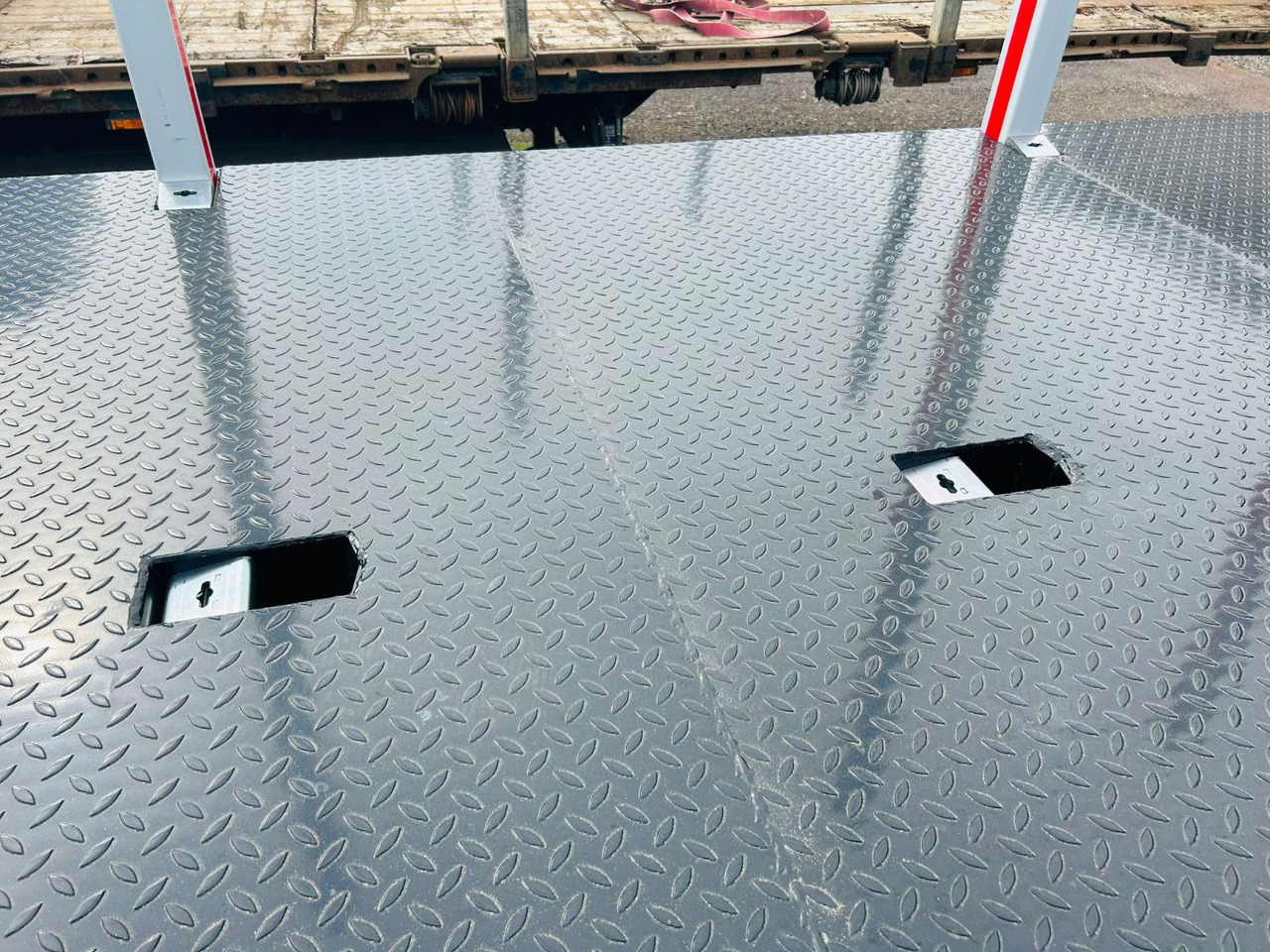 Rönkszállító félpótkocsi PAVIC PRSH27 Plateau Rungen Schnellwechselsystem: 6 kép. Rönkszállító félpótkocsi PAVIC PRSH27 Plateau Rungen Schnellwechselsystem: 6 kép.