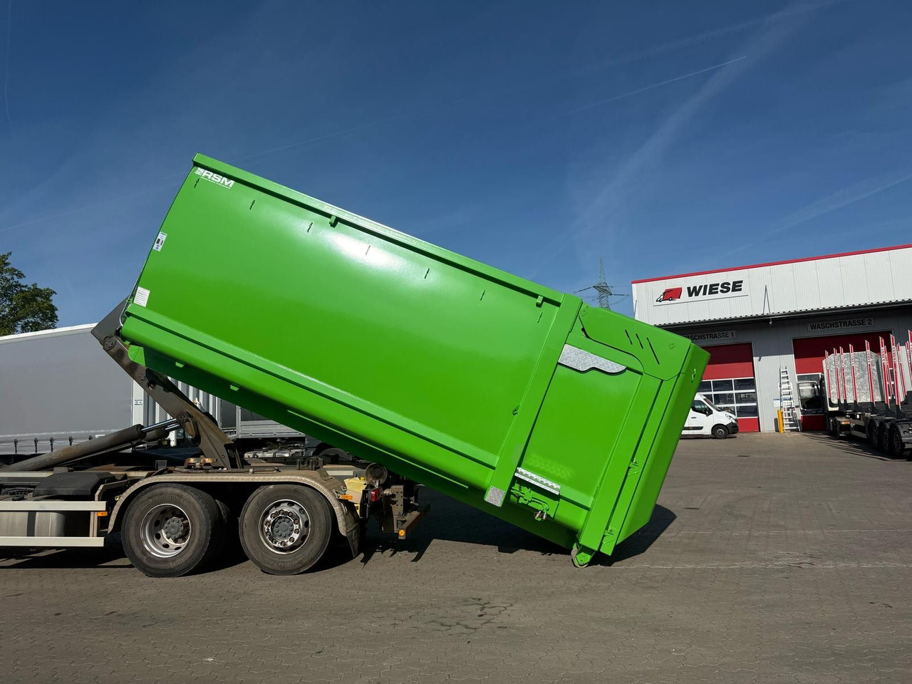 RSM Abrollcontainer 38m³ mit hydr. Heckklappe - Pótkocsi cserefelépítményes: 1 kép. RSM Abrollcontainer 38m³ mit hydr. Heckklappe - Pótkocsi cserefelépítményes: 1 kép.