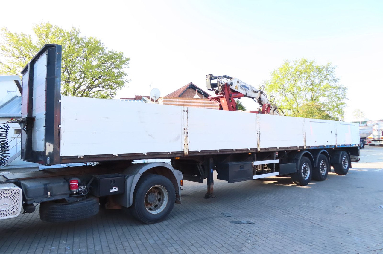 Rollkran Auflieger Kennis - Platós félpótkocsi: 2 kép. Rollkran Auflieger Kennis - Platós félpótkocsi: 2 kép.