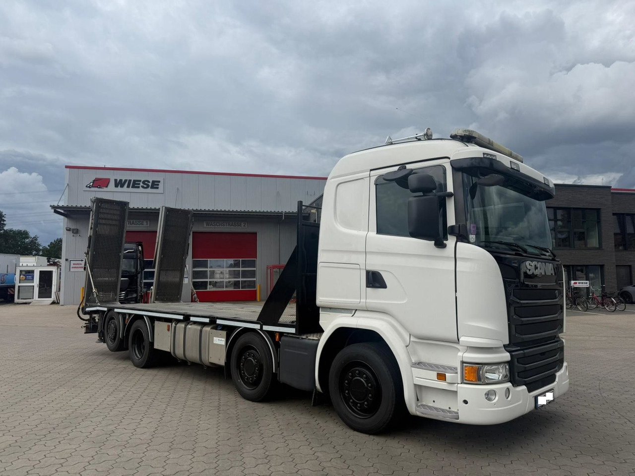 Scania G450 Baumaschinentransporter mit Rampen - Autószállító teherautó: 1 kép. Scania G450 Baumaschinentransporter mit Rampen - Autószállító teherautó: 1 kép.