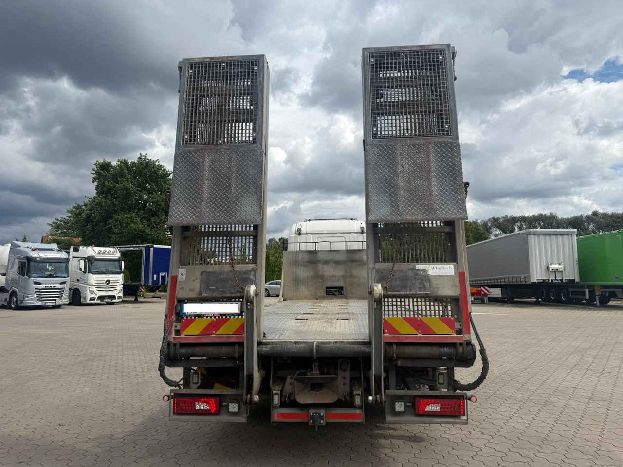Scania G450 Baumaschinentransporter mit Rampen - Autószállító teherautó: 5 kép. Scania G450 Baumaschinentransporter mit Rampen - Autószállító teherautó: 5 kép.