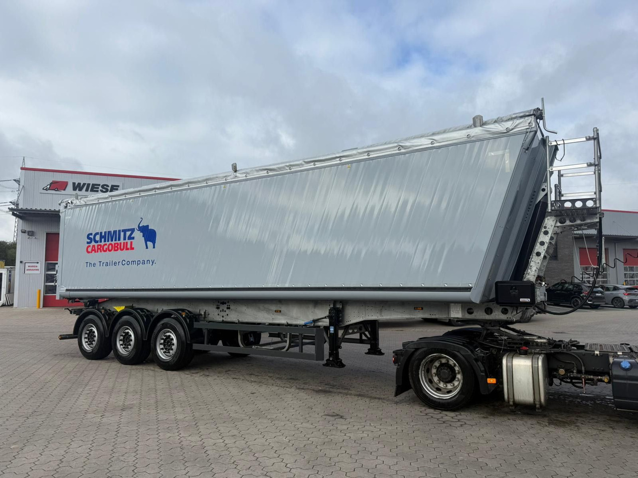 Schmitz Cargobull SCB S3D Alu Kipper 60m³ Fast Neuwertig OKUSLIDE - Félpótkocsi billenőplatós: 1 kép. Schmitz Cargobull SCB S3D Alu Kipper 60m³ Fast Neuwertig OKUSLIDE - Félpótkocsi billenőplatós: 1 kép.