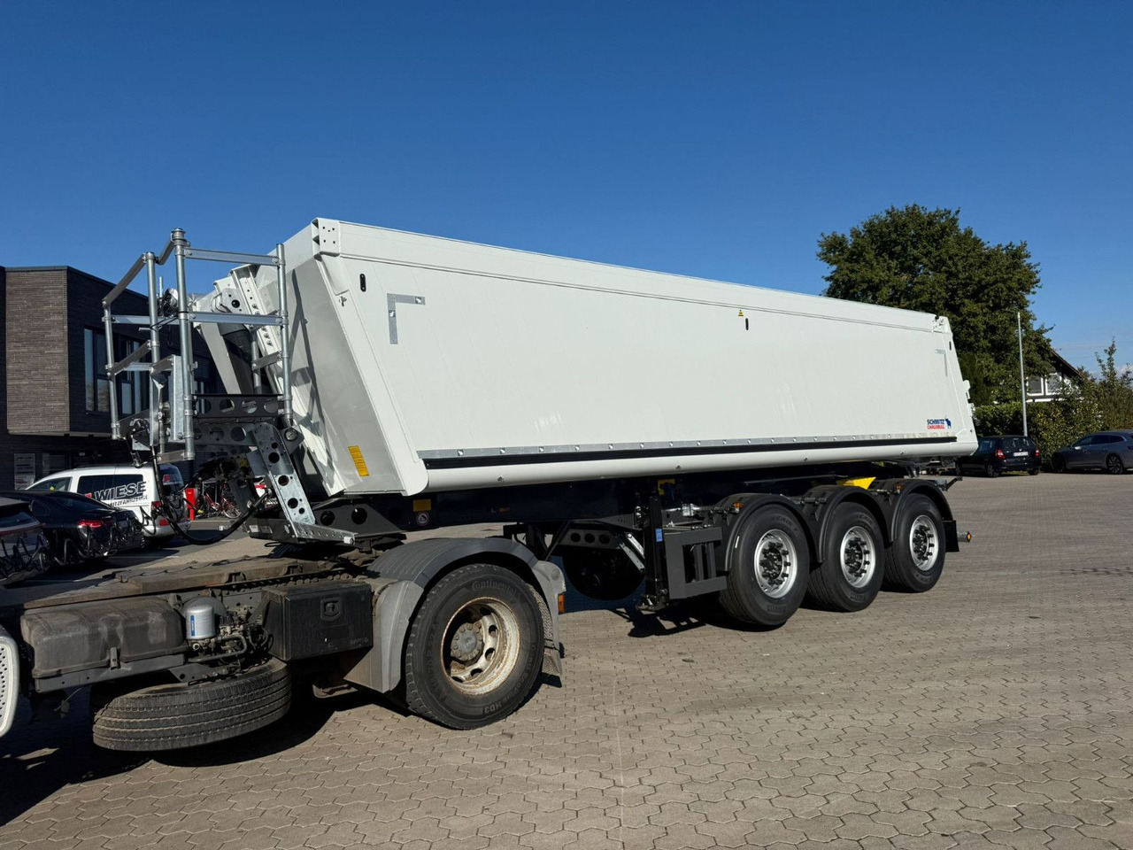 Schmitz Cargobull SKI 24 SL 7.2 3-Achs Alu Mulde 27m³ Sofort Verfü - Félpótkocsi billenőplatós: 2 kép. Schmitz Cargobull SKI 24 SL 7.2 3-Achs Alu Mulde 27m³ Sofort Verfü - Félpótkocsi billenőplatós: 2 kép.