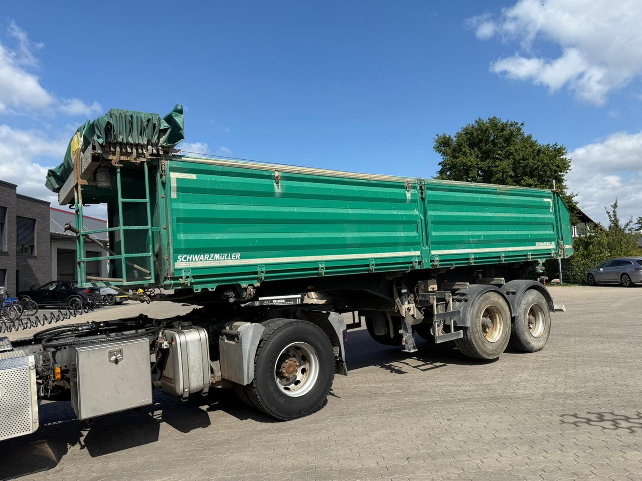 Schwarzmüller 2 Achs Dreiseitenkipper 21m³ mit elektr. Verdeck - Félpótkocsi billenőplatós: 4 kép. Schwarzmüller 2 Achs Dreiseitenkipper 21m³ mit elektr. Verdeck - Félpótkocsi billenőplatós: 4 kép.