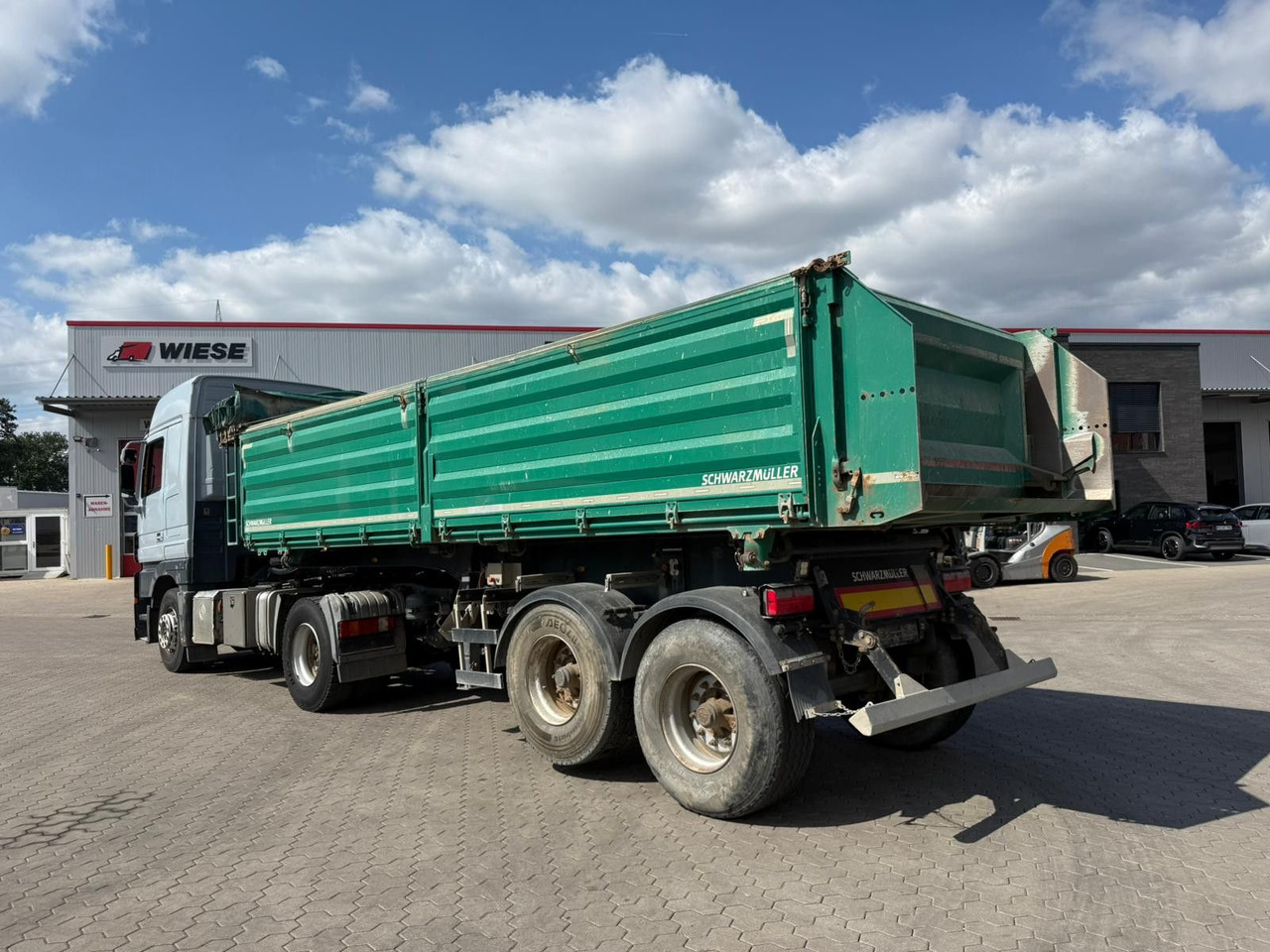 Schwarzmüller 2 Achs Dreiseitenkipper 21m³ mit elektr. Verdeck - Félpótkocsi billenőplatós: 1 kép. Schwarzmüller 2 Achs Dreiseitenkipper 21m³ mit elektr. Verdeck - Félpótkocsi billenőplatós: 1 kép.