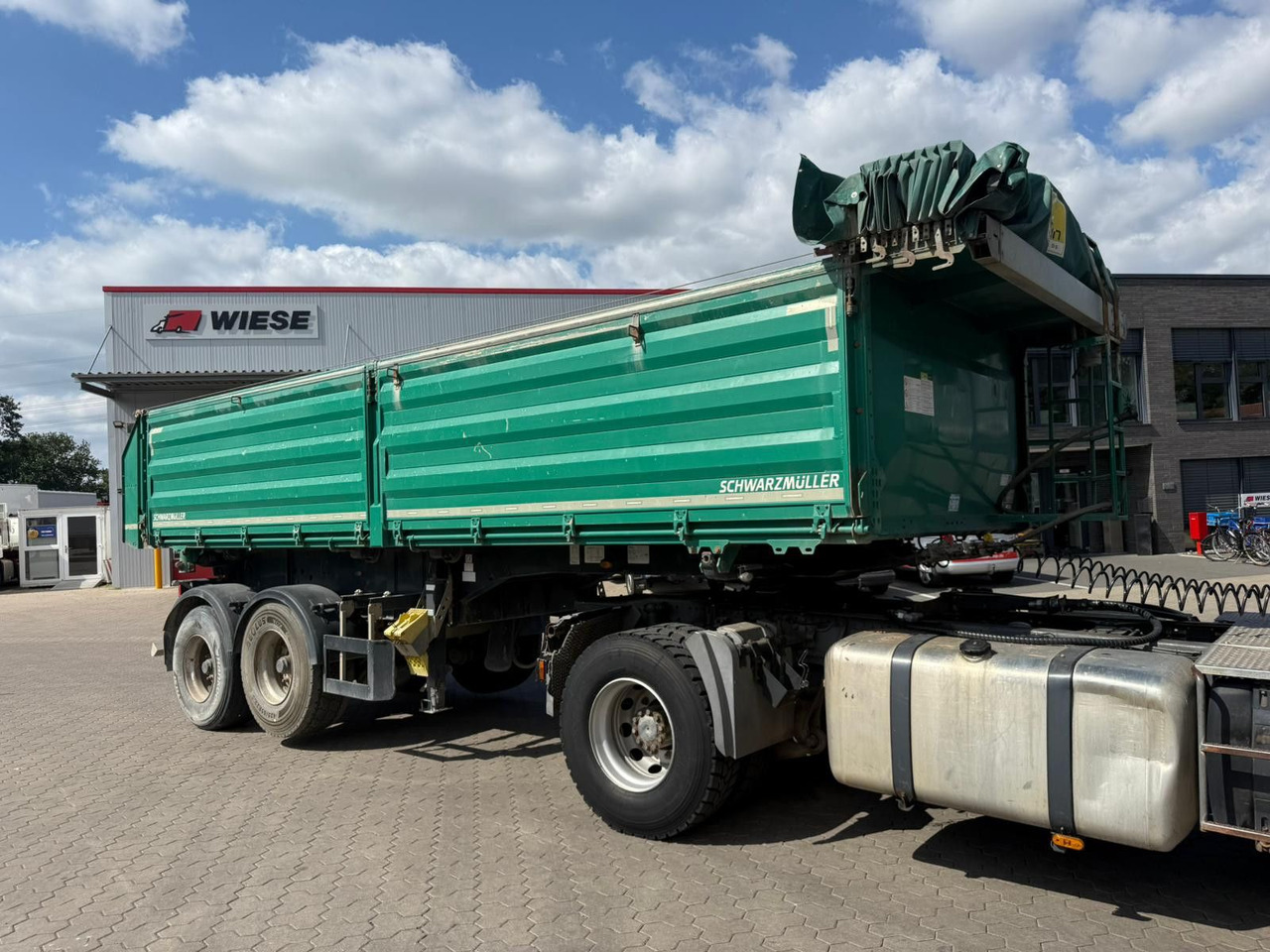 Schwarzmüller 2 Achs Dreiseitenkipper 21m³ mit elektr. Verdeck - Félpótkocsi billenőplatós: 2 kép. Schwarzmüller 2 Achs Dreiseitenkipper 21m³ mit elektr. Verdeck - Félpótkocsi billenőplatós: 2 kép.