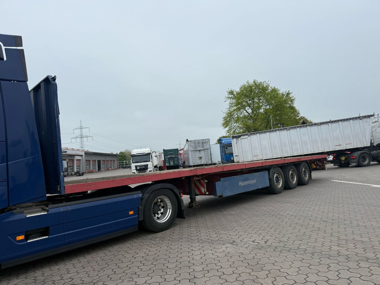 Schwarzmüller SPA 3/E Plattform Auflieger mit Schwerlastwinden - Platós félpótkocsi: 3 kép. Schwarzmüller SPA 3/E Plattform Auflieger mit Schwerlastwinden - Platós félpótkocsi: 3 kép.