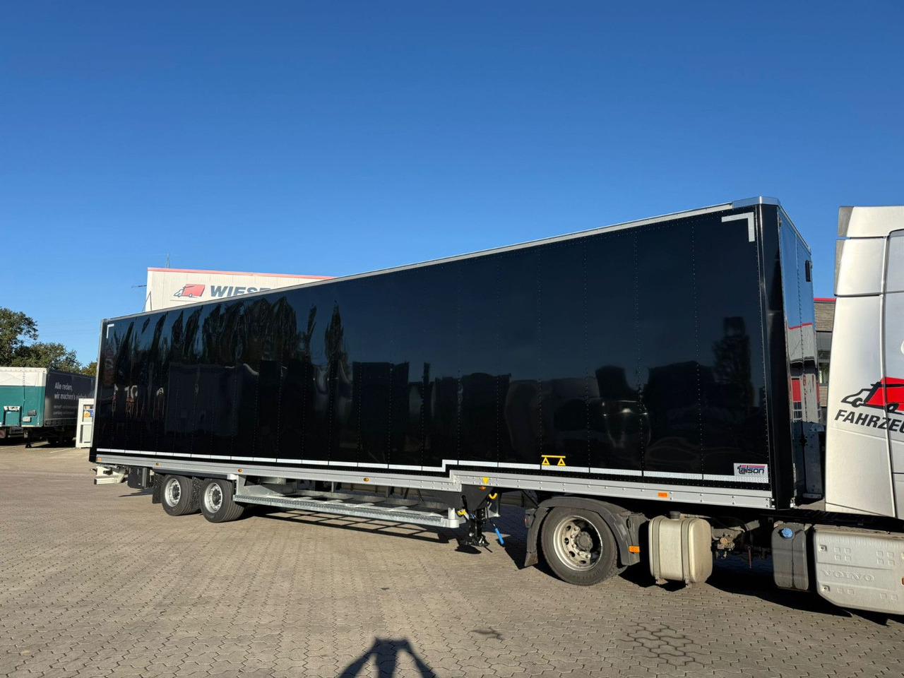 Talson TGG TAL 12/18 Mega Kofferauflieger 99m³ - Félpótkocsi dobozos: 3 kép. Talson TGG TAL 12/18 Mega Kofferauflieger 99m³ - Félpótkocsi dobozos: 3 kép.