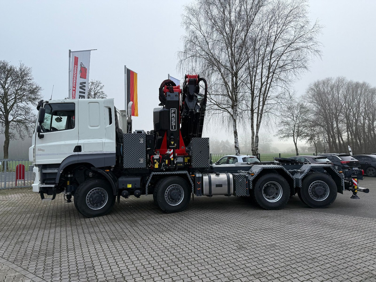 Tatra 41.500 8x8 Phoenix Fassi F710 Kran - Platós teherautó, Darus autó: 2 kép. Tatra 41.500 8x8 Phoenix Fassi F710 Kran - Platós teherautó, Darus autó: 2 kép.