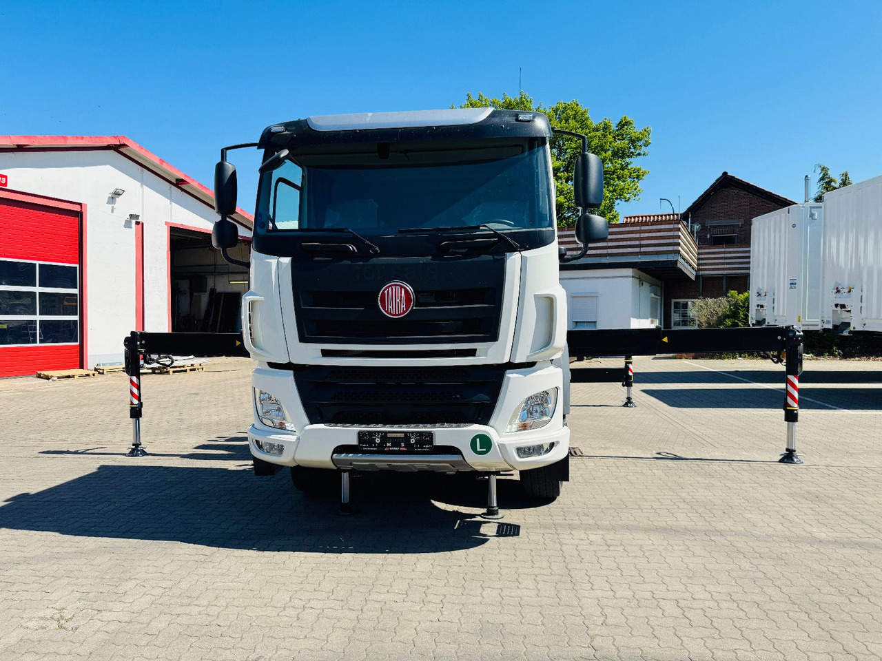 Tatra 6x6x6 Phoenix Fassi F545RA.2.27 L214 V20 - Platós teherautó, Darus autó: 3 kép. Tatra 6x6x6 Phoenix Fassi F545RA.2.27 L214 V20 - Platós teherautó, Darus autó: 3 kép.