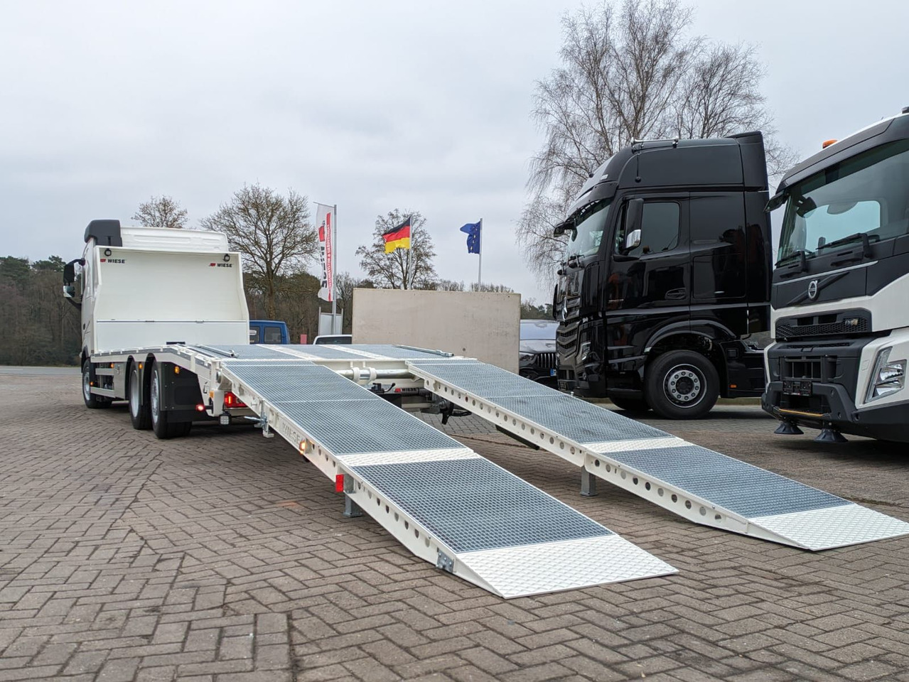 Volvo FH 420 Maschinentransporter Rampennen. - Vontató: 5 kép. Volvo FH 420 Maschinentransporter Rampennen. - Vontató: 5 kép.