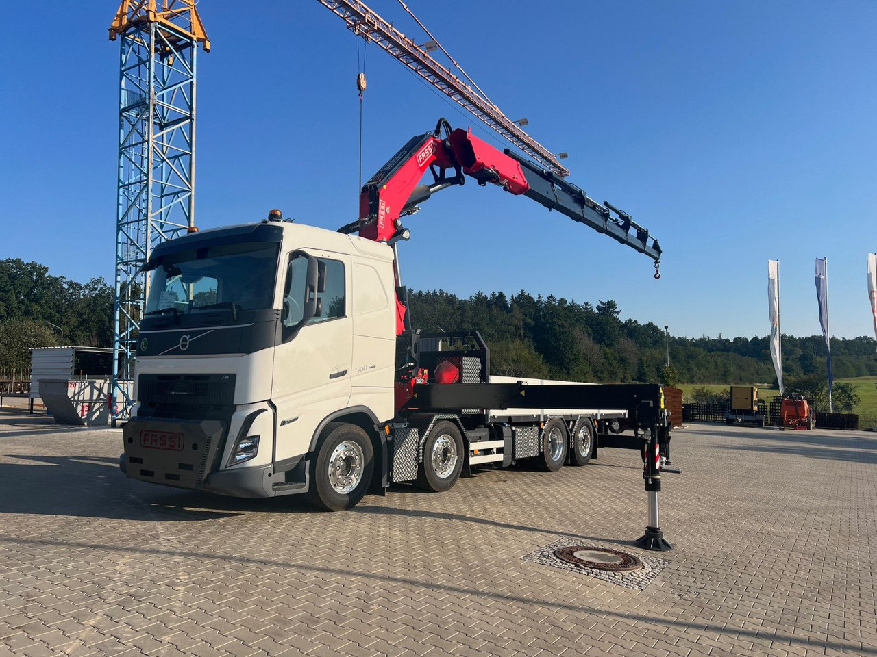 Volvo FH 500 8x2 Kran F710 RA2.26 - Platós teherautó, Darus autó: 1 kép. Volvo FH 500 8x2 Kran F710 RA2.26 - Platós teherautó, Darus autó: 1 kép.