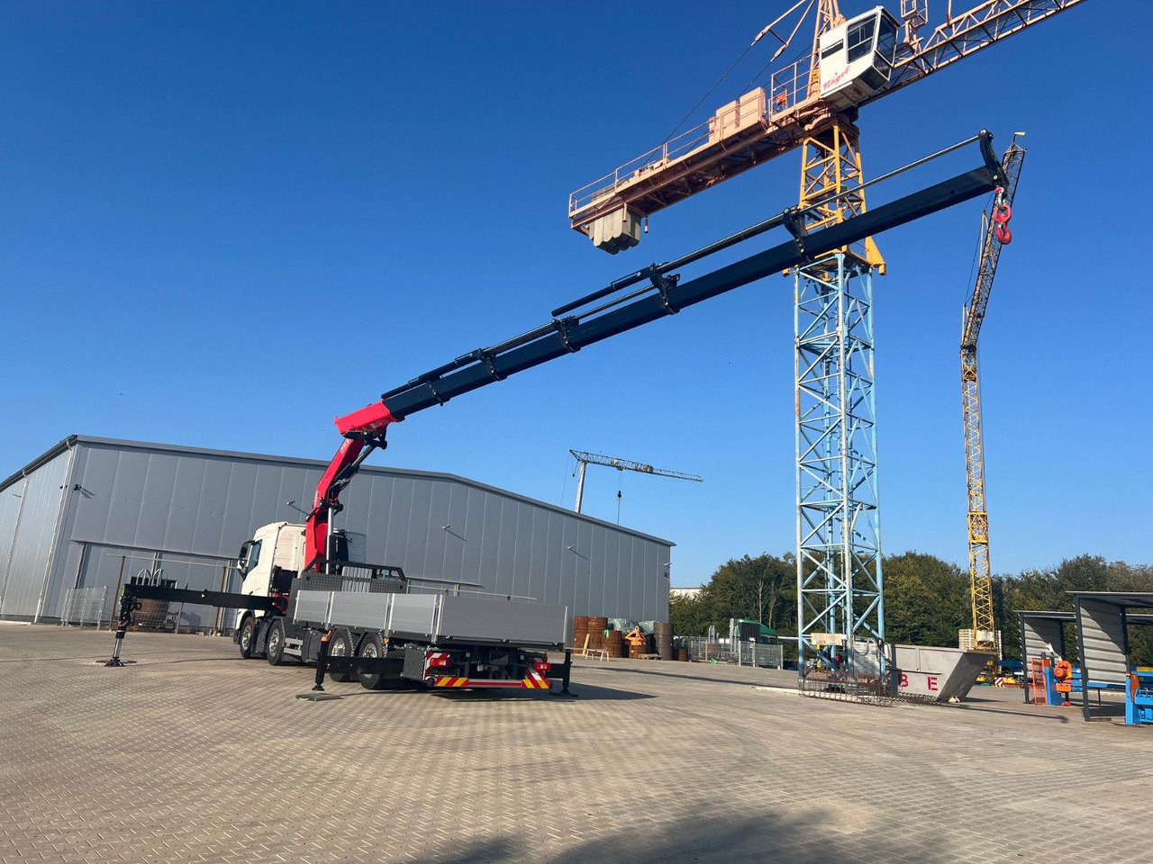 Volvo FH 500 8x2 Kran F710 RA2.26 - Platós teherautó, Darus autó: 5 kép. Volvo FH 500 8x2 Kran F710 RA2.26 - Platós teherautó, Darus autó: 5 kép.