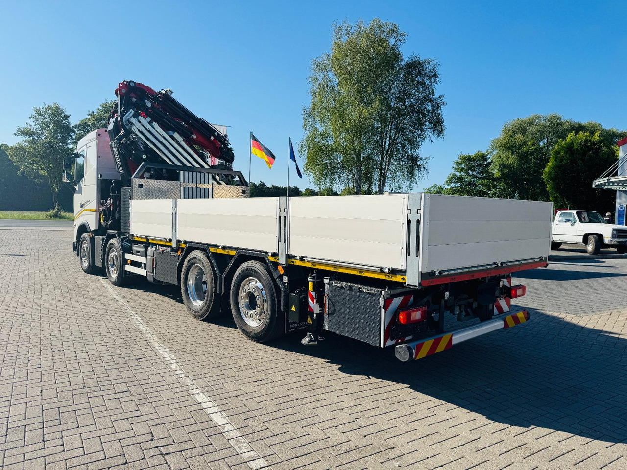Volvo FH 500 8x2 mit F710RA.2.27 L426 und V20 Winde - Platós teherautó, Darus autó: 5 kép. Volvo FH 500 8x2 mit F710RA.2.27 L426 und V20 Winde - Platós teherautó, Darus autó: 5 kép.