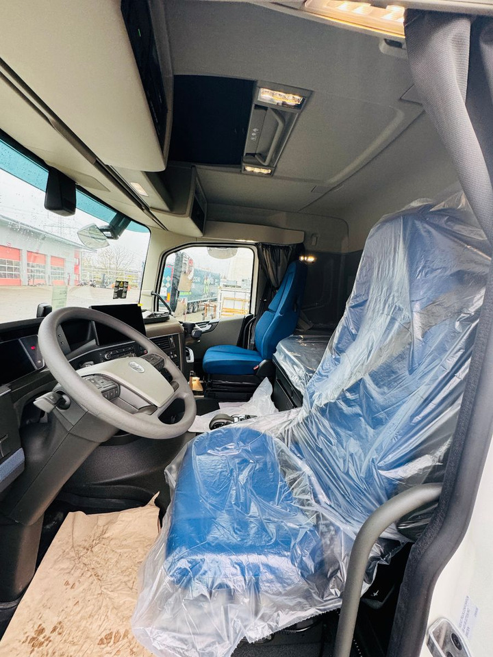 Volvo FH 500 8x4 Kran F710 RA2.27 Jib & Winde Sofort - Darus autó: 5 kép. Volvo FH 500 8x4 Kran F710 RA2.27 Jib & Winde Sofort - Darus autó: 5 kép.