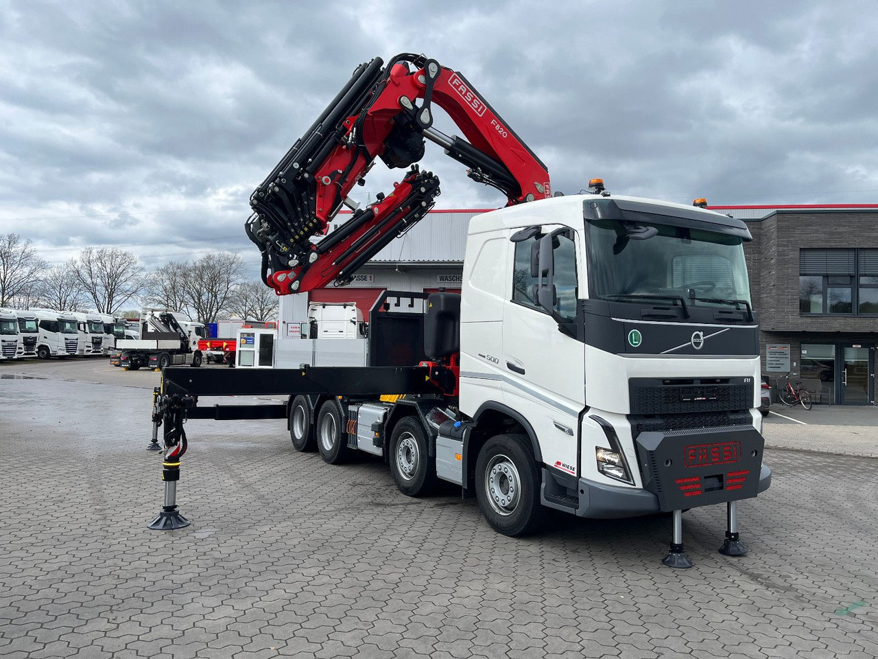 Volvo FH 500 8x4 Kran F820 RA2.27 Jib & Winde Sofort - Platós teherautó, Darus autó: 1 kép. Volvo FH 500 8x4 Kran F820 RA2.27 Jib & Winde Sofort - Platós teherautó, Darus autó: 1 kép.