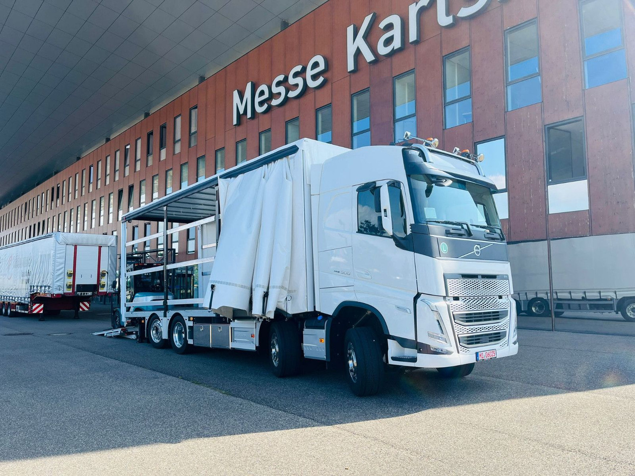 Volvo FH 500 Gabelstaplertransporter LBW 9t Dhollandia - Ponyvás teherautó: 3 kép. Volvo FH 500 Gabelstaplertransporter LBW 9t Dhollandia - Ponyvás teherautó: 3 kép.