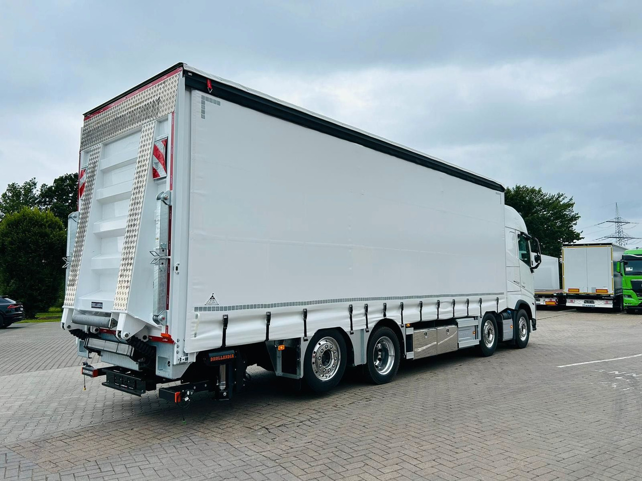 Volvo FH 500 Gabelstaplertransporter LBW Dhollandia 9t - Ponyvás teherautó: 2 kép. Volvo FH 500 Gabelstaplertransporter LBW Dhollandia 9t - Ponyvás teherautó: 2 kép.