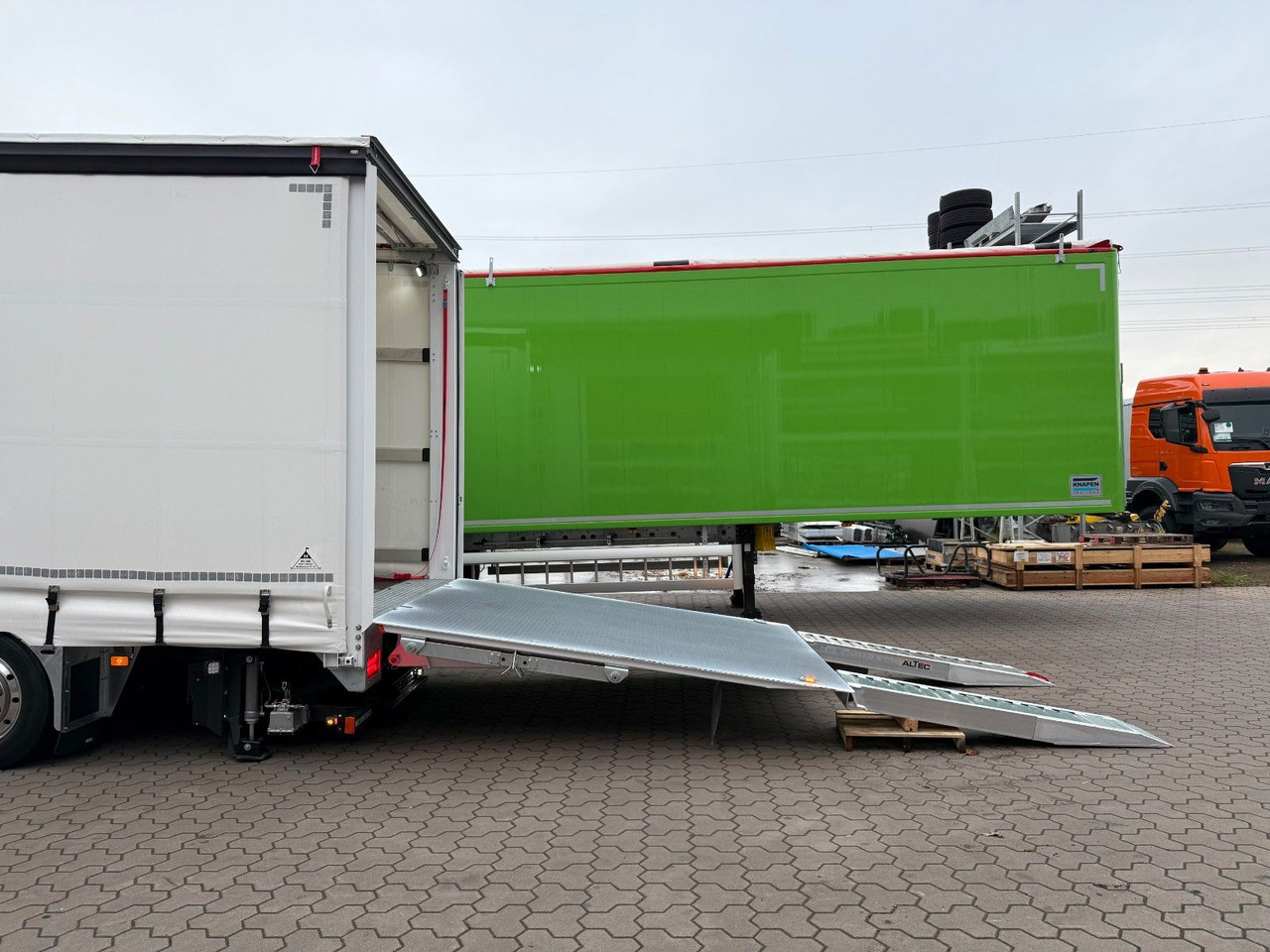 Ponyvás teherautó Volvo FH 500 Gabelstaplertransporter LBW Dhollandia 9t: 8 kép.