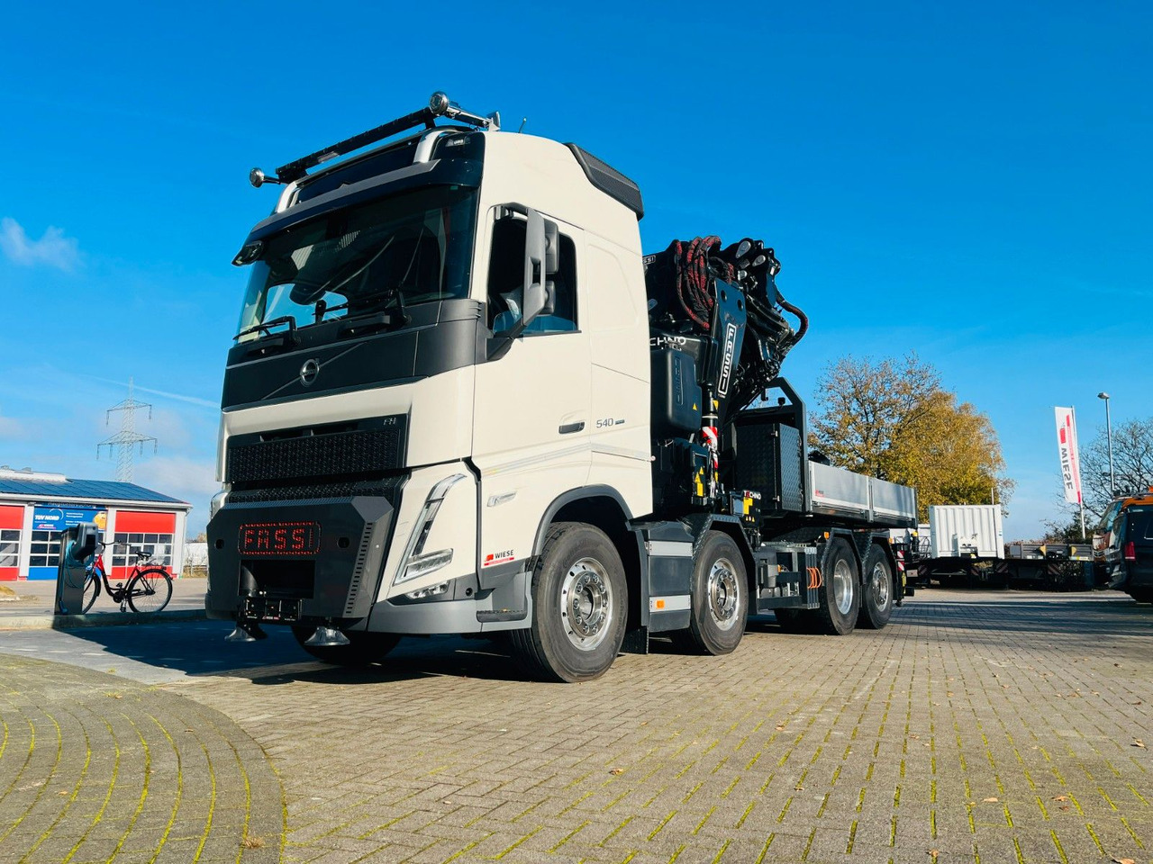 Volvo FH 540 SZM mit F1450 HXP Fly Jib + Winde - Platós teherautó, Darus autó: 5 kép. Volvo FH 540 SZM mit F1450 HXP Fly Jib + Winde - Platós teherautó, Darus autó: 5 kép.