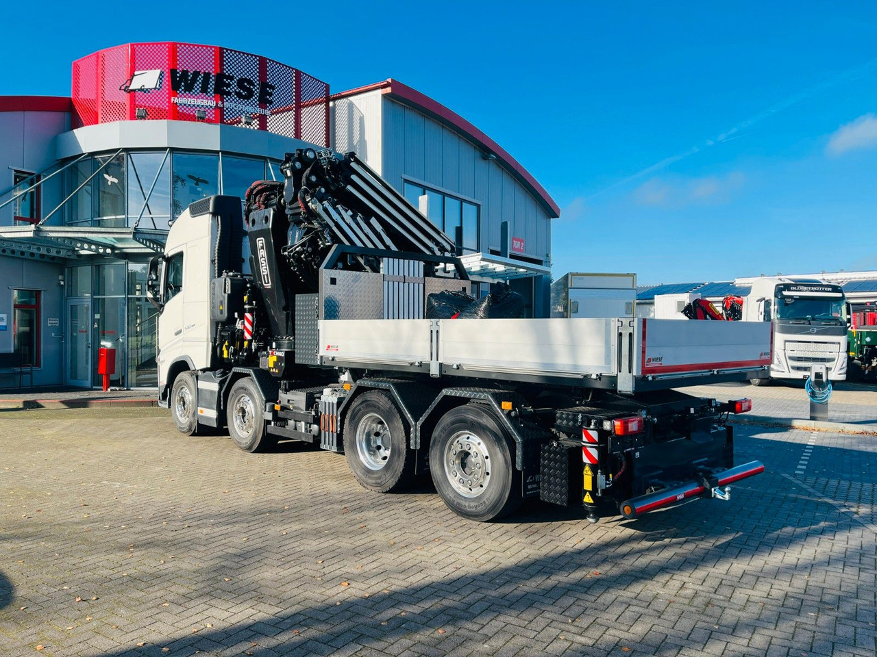 Volvo FH 540 SZM mit F1450 HXP Fly Jib + Winde - Darus autó: 3 kép. Volvo FH 540 SZM mit F1450 HXP Fly Jib + Winde - Darus autó: 3 kép.