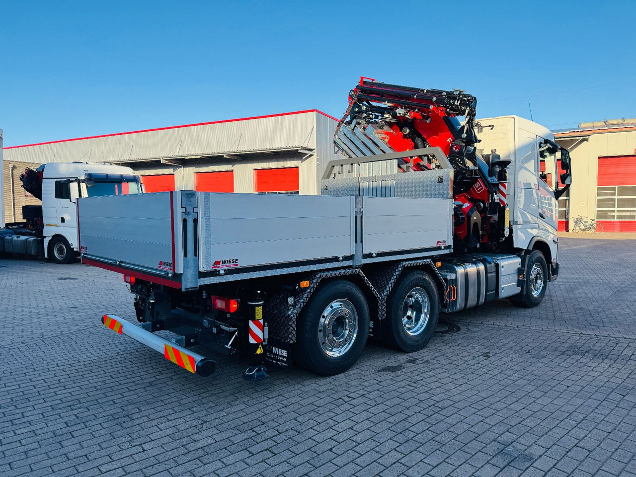 Volvo FH500 6x2 mit Fassi F545 2.27 JIB Winde sofort - Platós teherautó, Darus autó: 3 kép. Volvo FH500 6x2 mit Fassi F545 2.27 JIB Winde sofort - Platós teherautó, Darus autó: 3 kép.