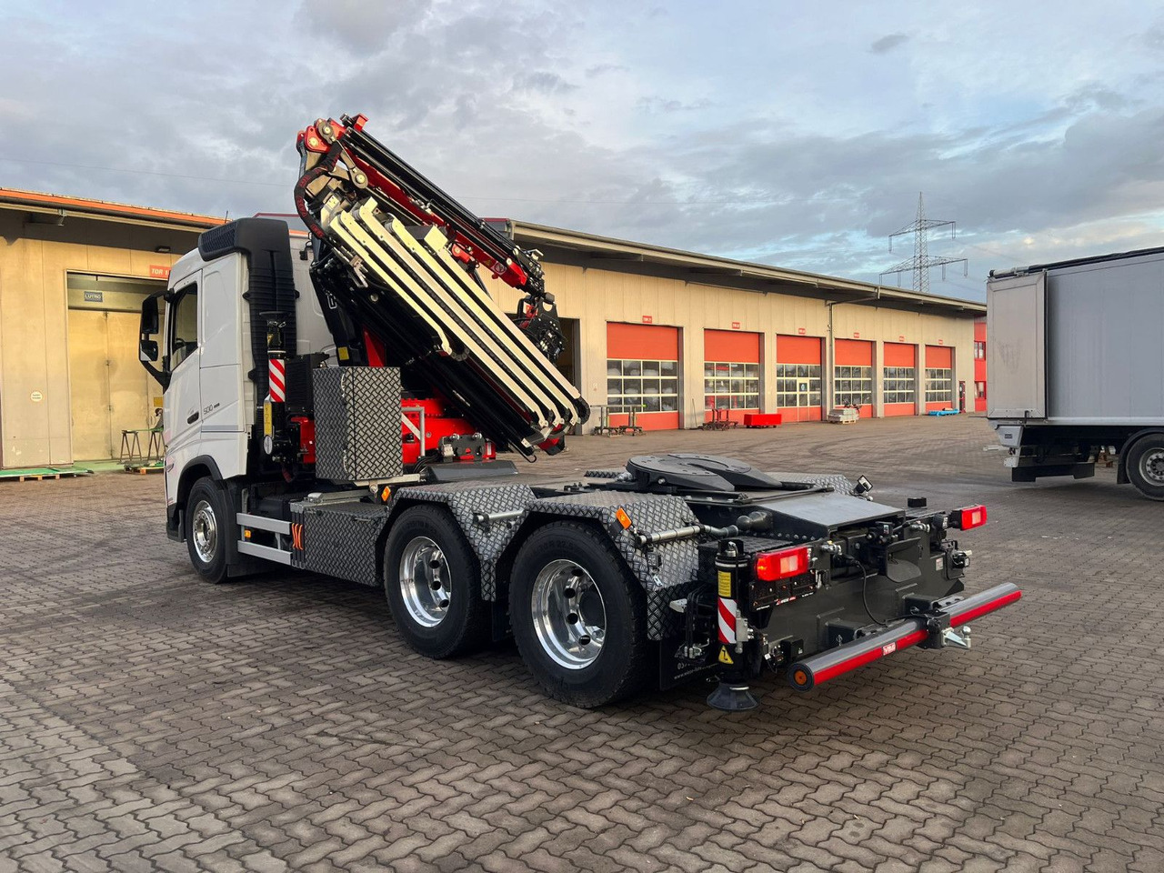 Volvo FH500 6x2 mit Fassi F545 2.27 JIB Winde sofort - Darus autó: 4 kép. Volvo FH500 6x2 mit Fassi F545 2.27 JIB Winde sofort - Darus autó: 4 kép.