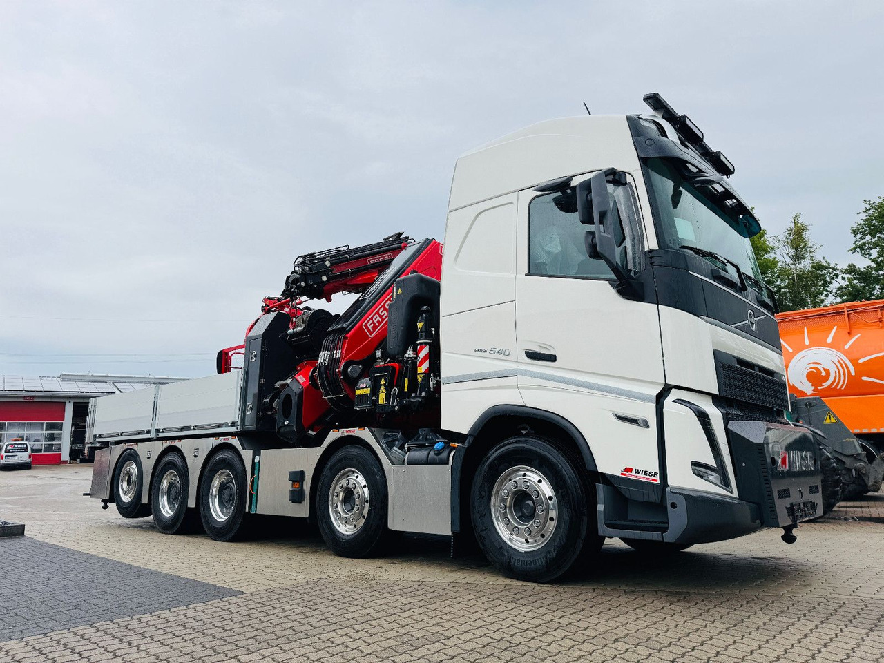 Volvo FH540 10x4 mit F1150 Ladekran, Sattelzugmaschine - Darus autó: 1 kép. Volvo FH540 10x4 mit F1150 Ladekran, Sattelzugmaschine - Darus autó: 1 kép.