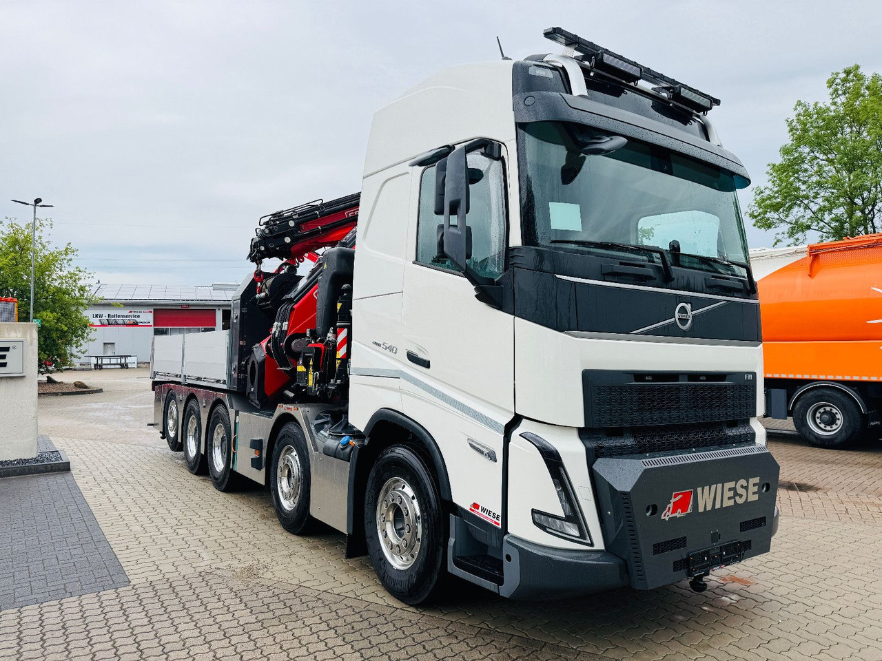 Volvo FH540 10x4 mit F1150 Ladekran, Sattelzugmaschine - Platós teherautó, Darus autó: 3 kép. Volvo FH540 10x4 mit F1150 Ladekran, Sattelzugmaschine - Platós teherautó, Darus autó: 3 kép.