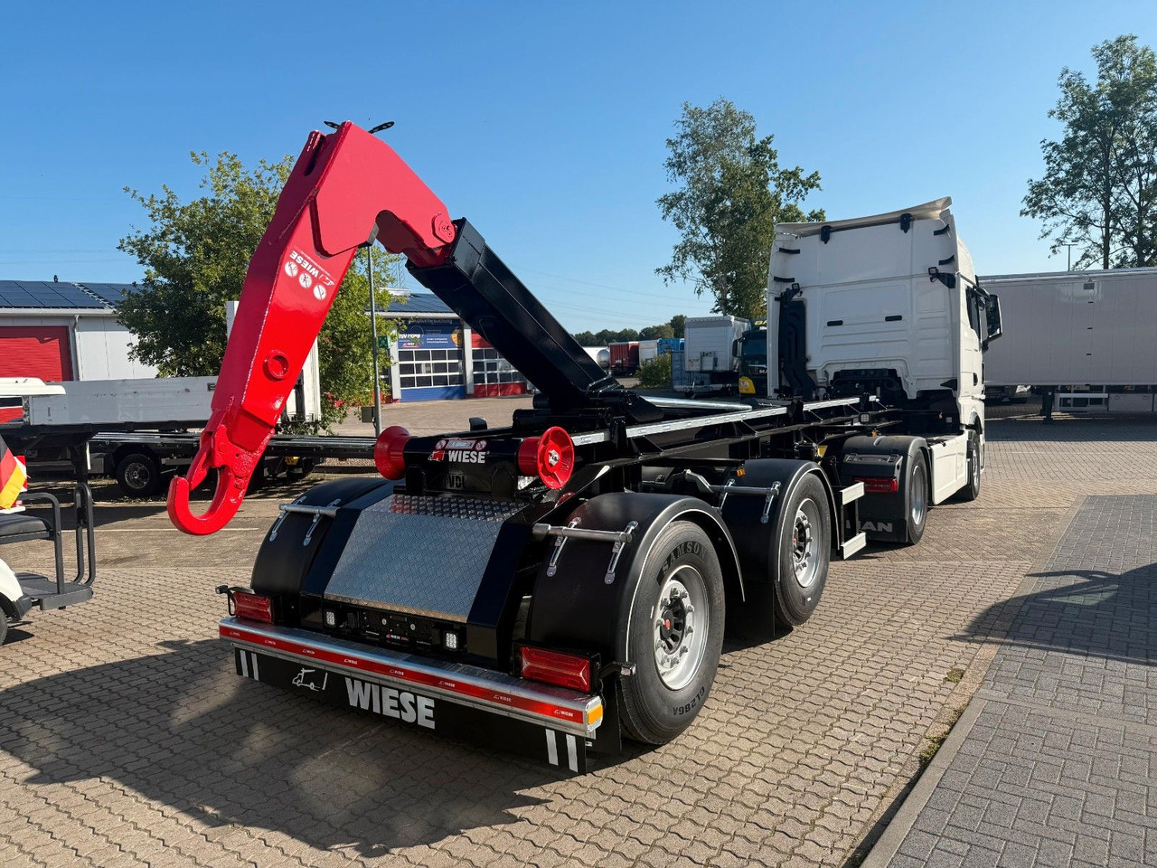 WIESE Hakenlift- WAK 2-32 SK Sofort Verfügba - Félpótkocsi billenőplatós: 1 kép. WIESE Hakenlift- WAK 2-32 SK Sofort Verfügba - Félpótkocsi billenőplatós: 1 kép.