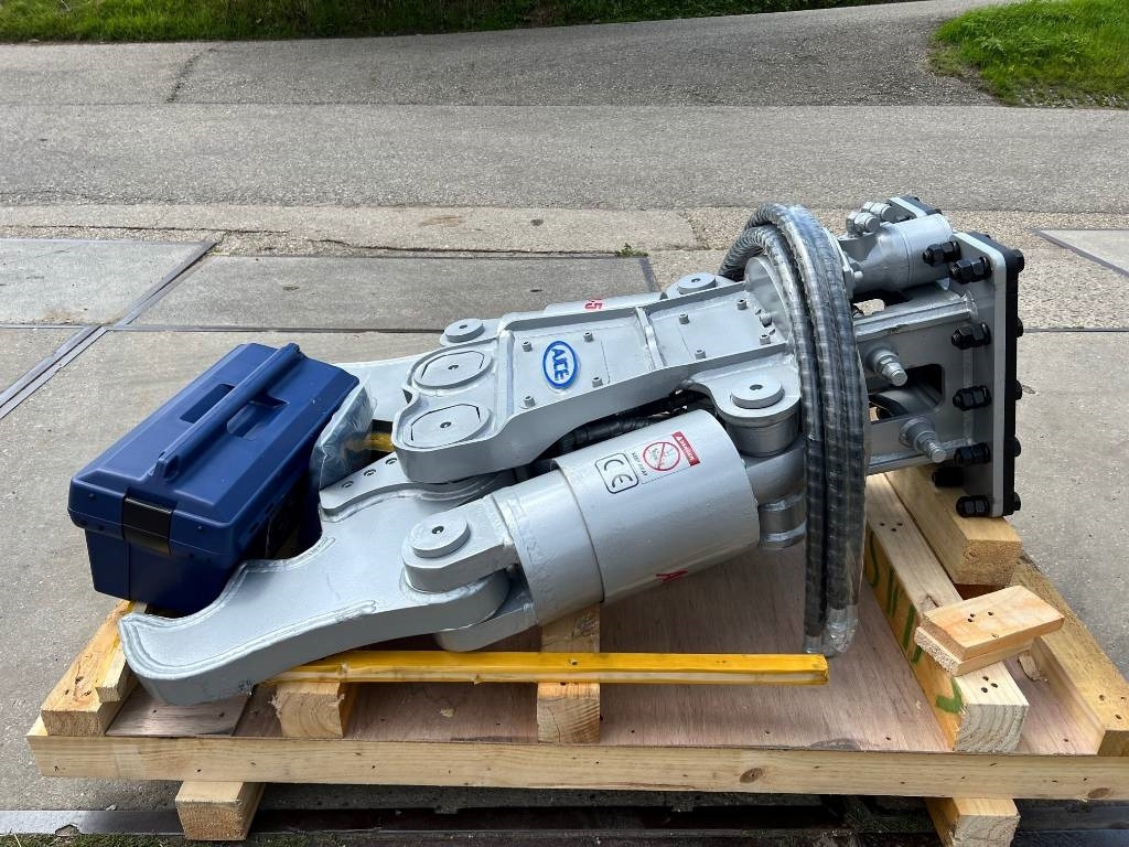 AJCE ACR52H Concrete Crusher Cisaille de démolition - Ferde seprő: 1 kép. AJCE ACR52H Concrete Crusher Cisaille de démolition - Ferde seprő: 1 kép.