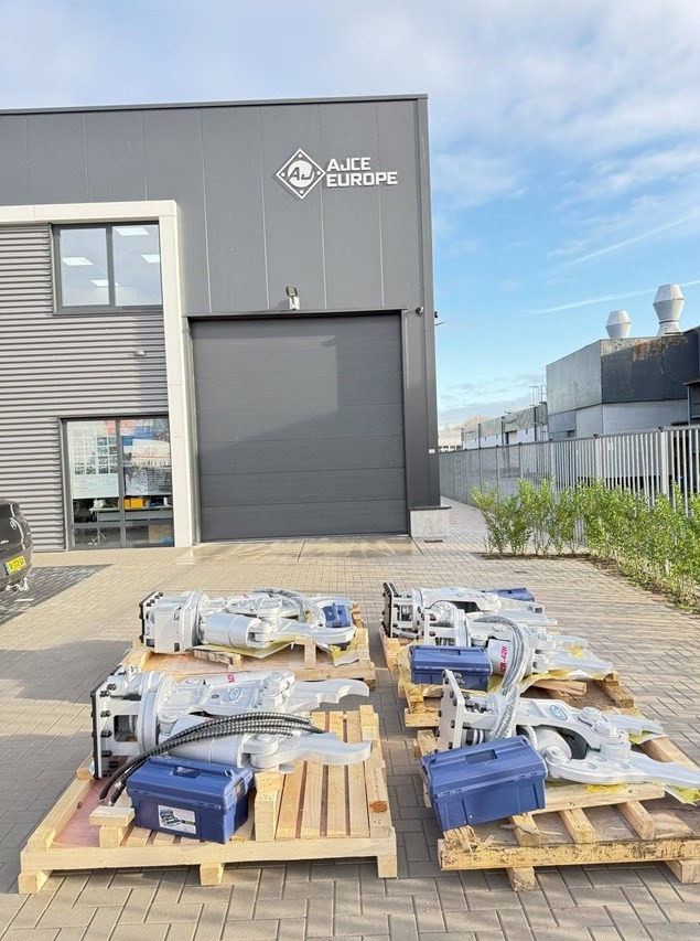 AJCE ACR72H Concrete Crusher - Roppantó olló: 5 kép. AJCE ACR72H Concrete Crusher - Roppantó olló: 5 kép.