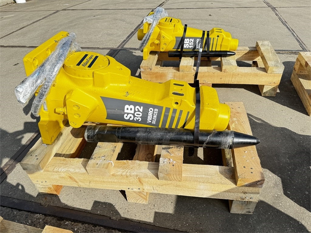 Atlas Copco SB 302 Epiroc SB302 - Hidraulikus törőfej - Építőipari gépek: 1 kép. Atlas Copco SB 302 Epiroc SB302 - Hidraulikus törőfej - Építőipari gépek: 1 kép.