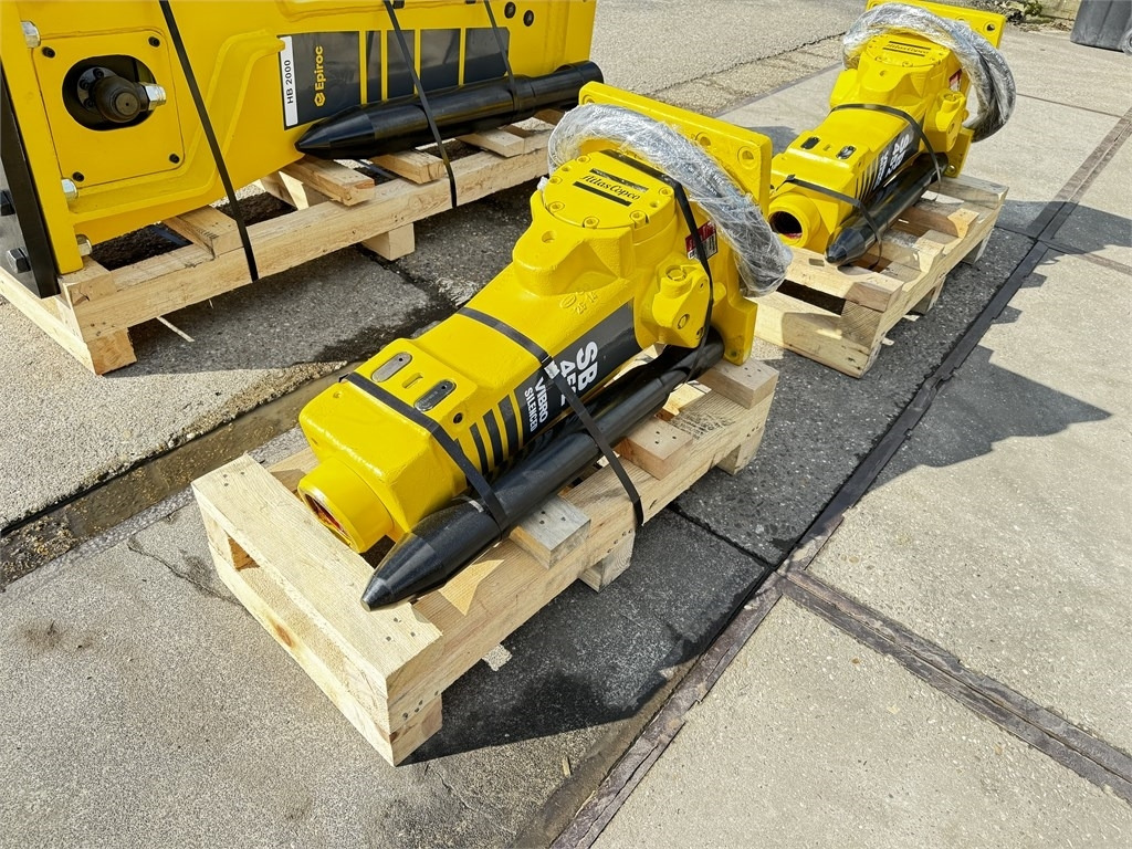 Atlas Copco SB 452 Epiroc SB452 - Hidraulikus törőfej - Építőipari gépek: 5 kép. Atlas Copco SB 452 Epiroc SB452 - Hidraulikus törőfej - Építőipari gépek: 5 kép.