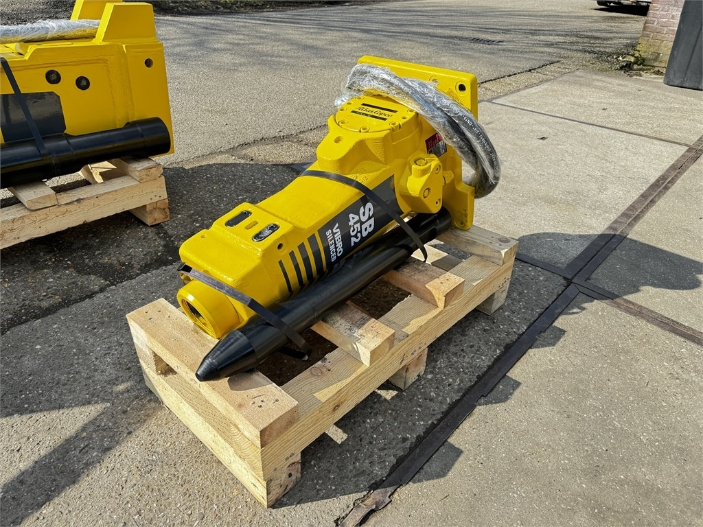 Atlas Copco SB 452 Epiroc SB452 - Hidraulikus törőfej - Építőipari gépek: 2 kép. Atlas Copco SB 452 Epiroc SB452 - Hidraulikus törőfej - Építőipari gépek: 2 kép.