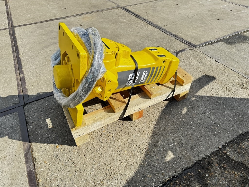 Atlas Copco SB 452 Epiroc SB452 - Hidraulikus törőfej - Építőipari gépek: 3 kép. Atlas Copco SB 452 Epiroc SB452 - Hidraulikus törőfej - Építőipari gépek: 3 kép.