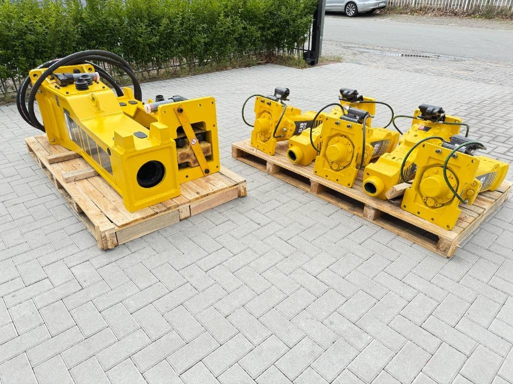 Epiroc ATLAS Copco MB750 - Hidraulikus törőfej - Építőipari gépek: 4 kép. Epiroc ATLAS Copco MB750 - Hidraulikus törőfej - Építőipari gépek: 4 kép.