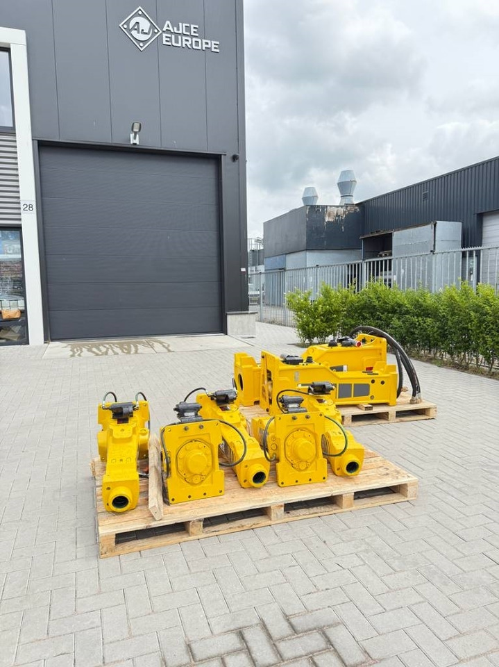 Epiroc Atlas copco SB302 - Hidraulikus törőfej - Építőipari gépek: 1 kép. Epiroc Atlas copco SB302 - Hidraulikus törőfej - Építőipari gépek: 1 kép.