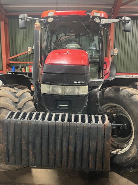 CASE IH MXU 135 - Traktor: 2 kép. CASE IH MXU 135 - Traktor: 2 kép.