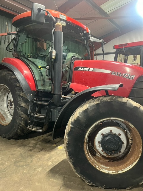 CASE IH MXU 135 - Traktor: 1 kép. CASE IH MXU 135 - Traktor: 1 kép.