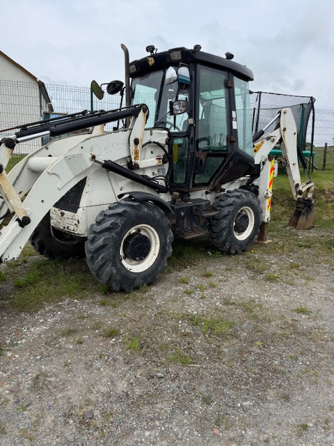 JCB 2CX - Kotrórakodó: 3 kép. JCB 2CX - Kotrórakodó: 3 kép.