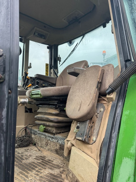 JOHN DEERE 6310 - Traktor: 5 kép. JOHN DEERE 6310 - Traktor: 5 kép.