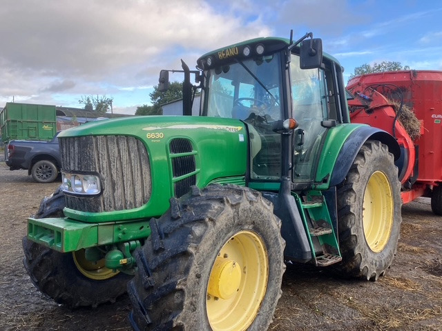 JOHN DEERE 6630 Premium - Traktor: 3 kép. JOHN DEERE 6630 Premium - Traktor: 3 kép.