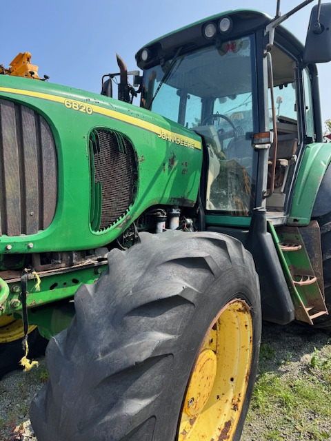 JOHN DEERE 6820 - Traktor: 3 kép. JOHN DEERE 6820 - Traktor: 3 kép.
