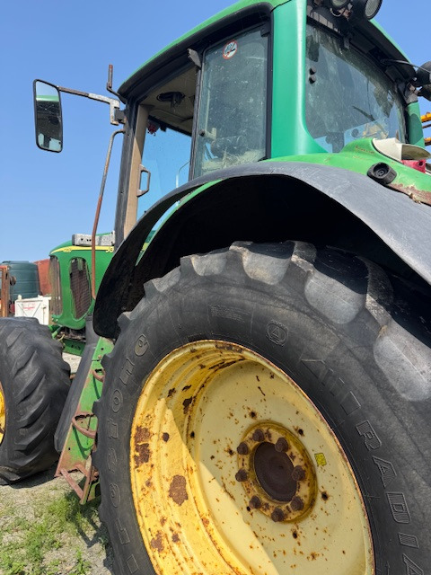JOHN DEERE 6820 - Traktor: 4 kép. JOHN DEERE 6820 - Traktor: 4 kép.
