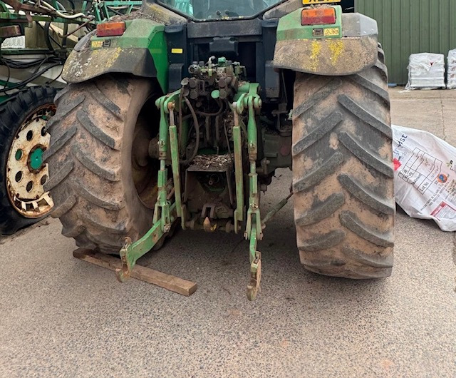 JOHN DEERE 6910 - Traktor: 5 kép. JOHN DEERE 6910 - Traktor: 5 kép.