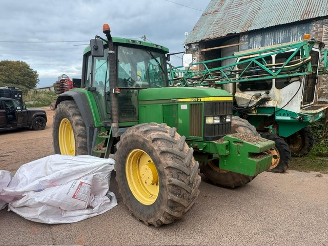 JOHN DEERE 6910 - Traktor: 1 kép. JOHN DEERE 6910 - Traktor: 1 kép.